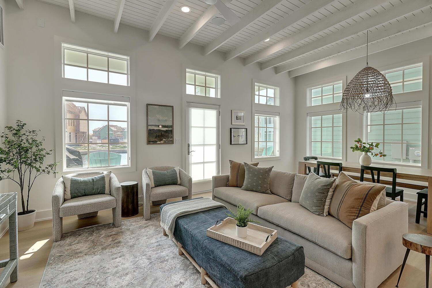 1st Floor, Living Area