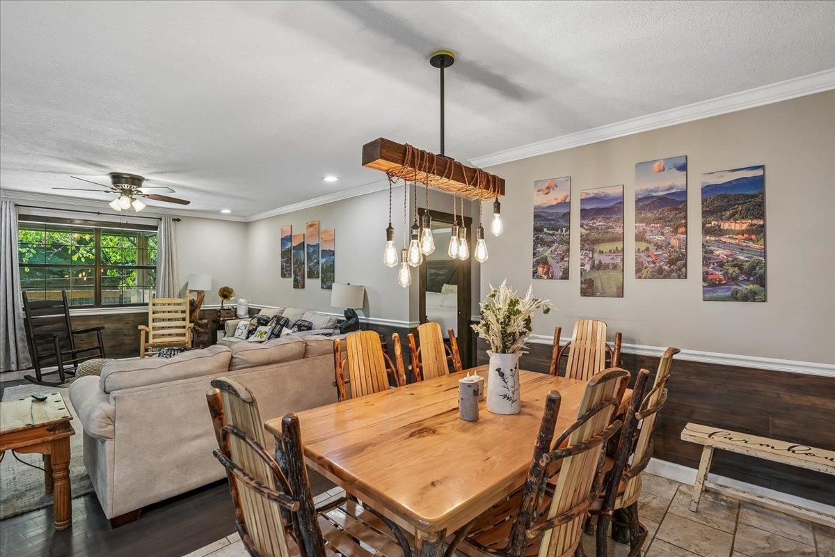 016Dining Room