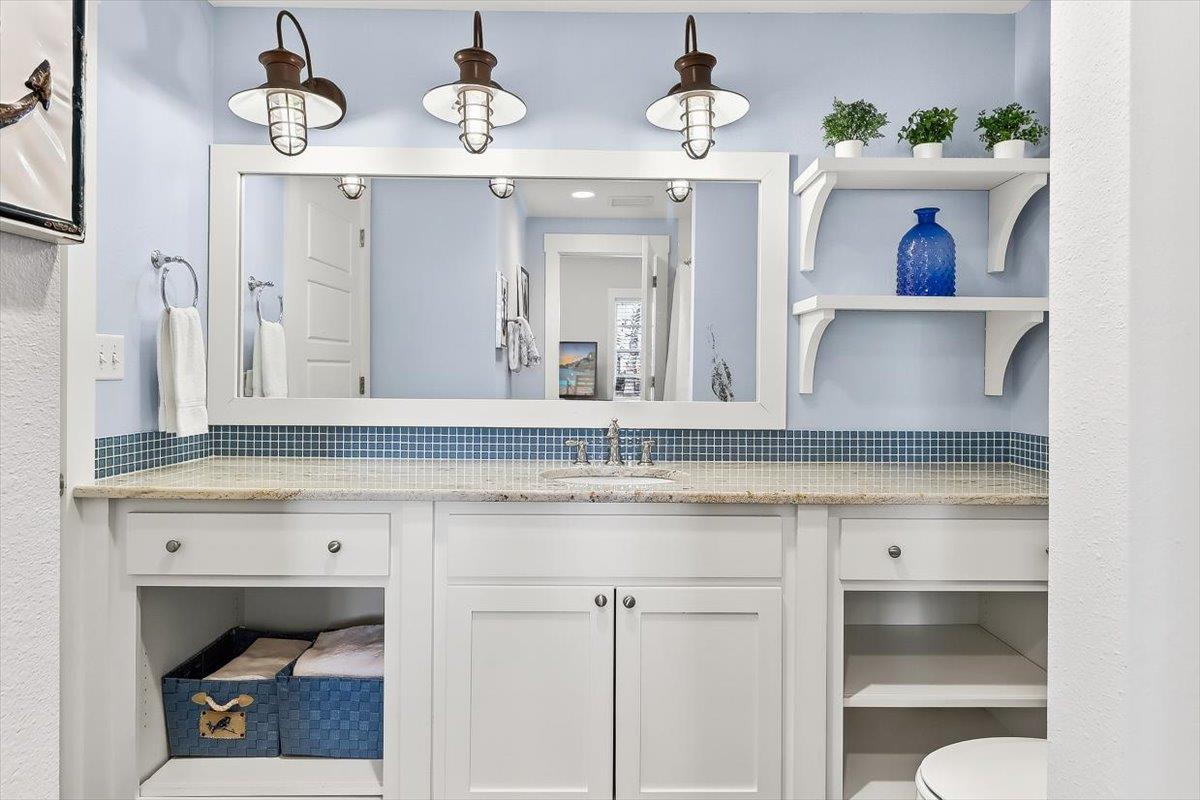 Bunk Bathroom, 1st Floor