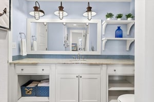 Bunk Bathroom, 1st Floor