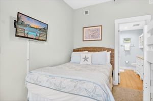 Queen  Twin Bunk Bedroom, 1st Floor