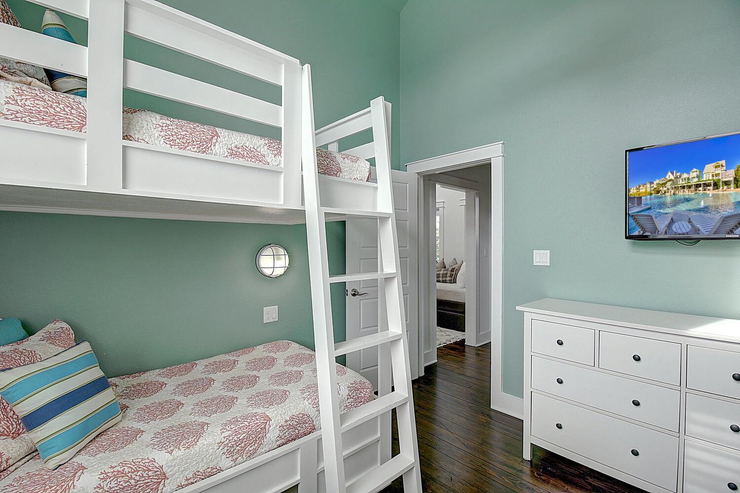 2nd Floor, Bunk Bedroom