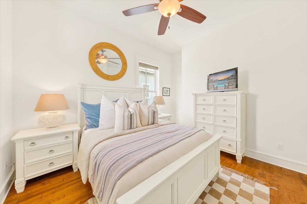 2nd Floor, Queen Bedroom