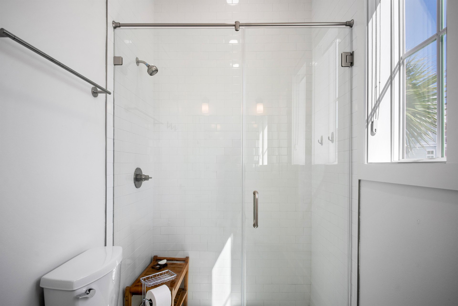 First Queen Bathroom, 1st Floor