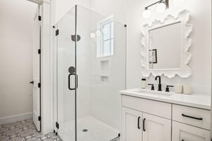 Third King Bathroom, 1st Floor