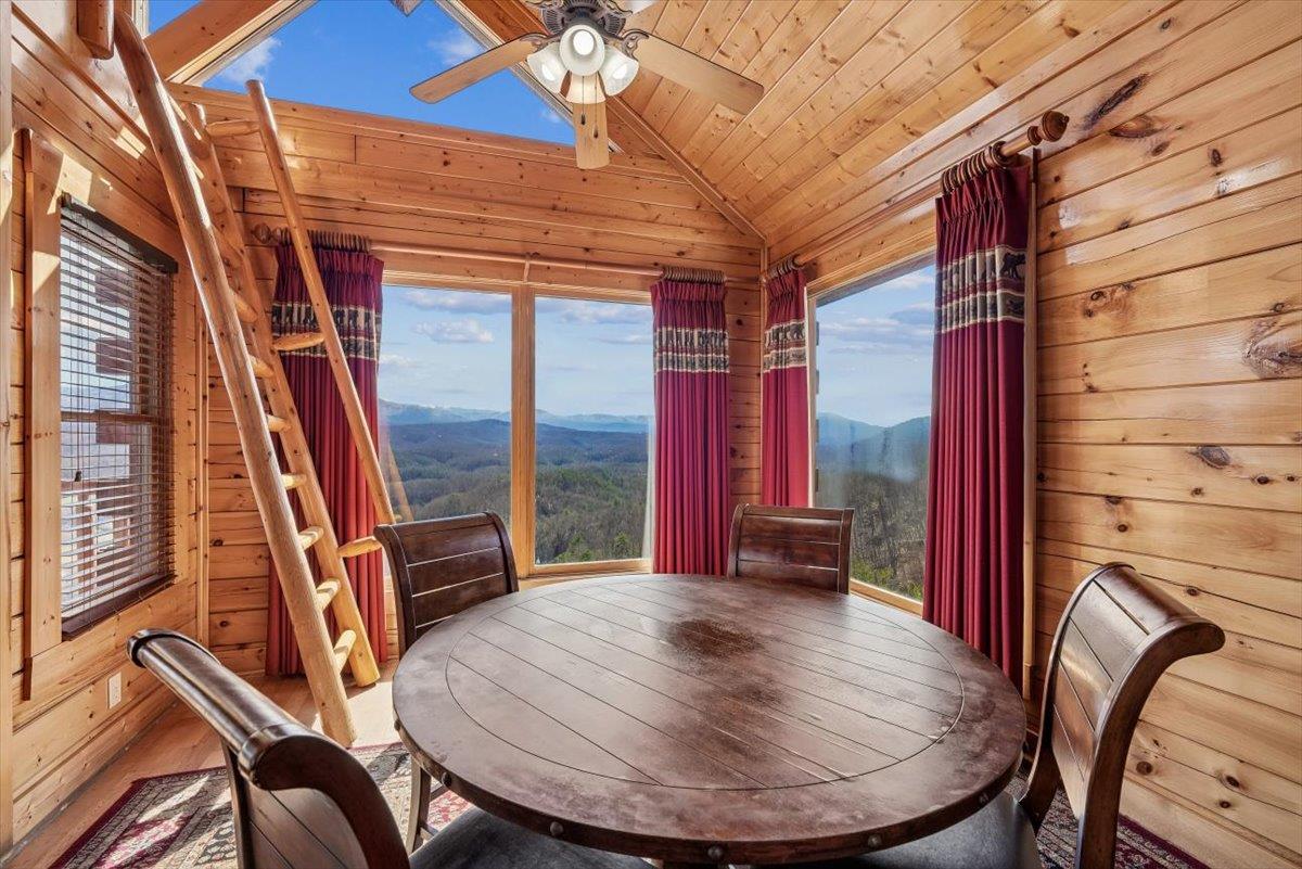 15Dining Room