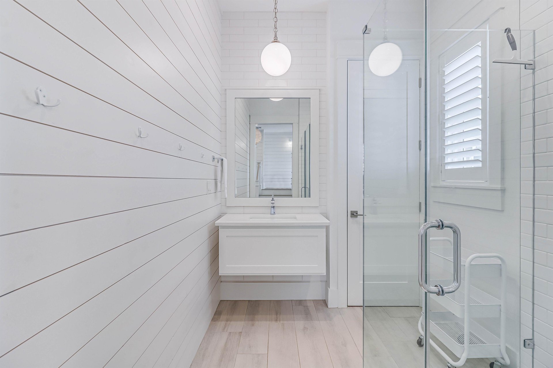 Hall Bathroom, 1st Floor