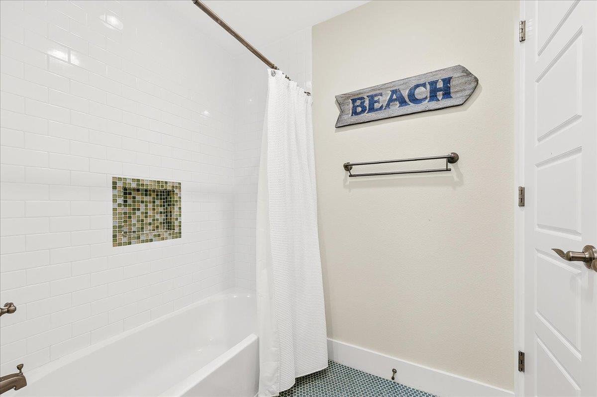 Bunk Bathroom, 1st Floor