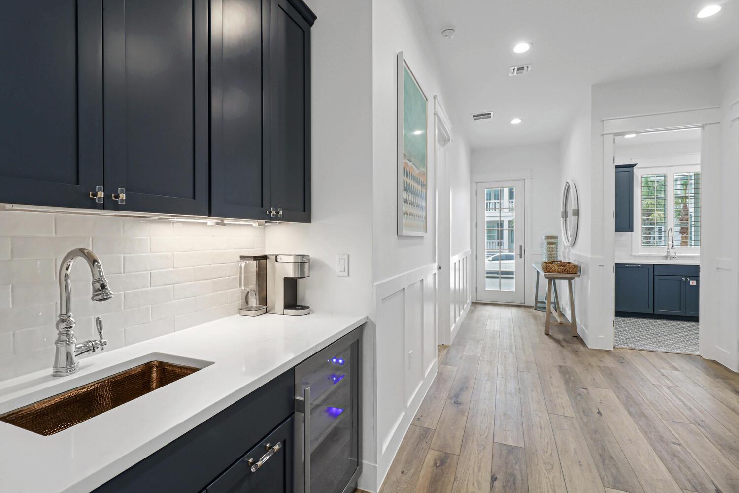 Entry and Wet Bar, 1st Floor