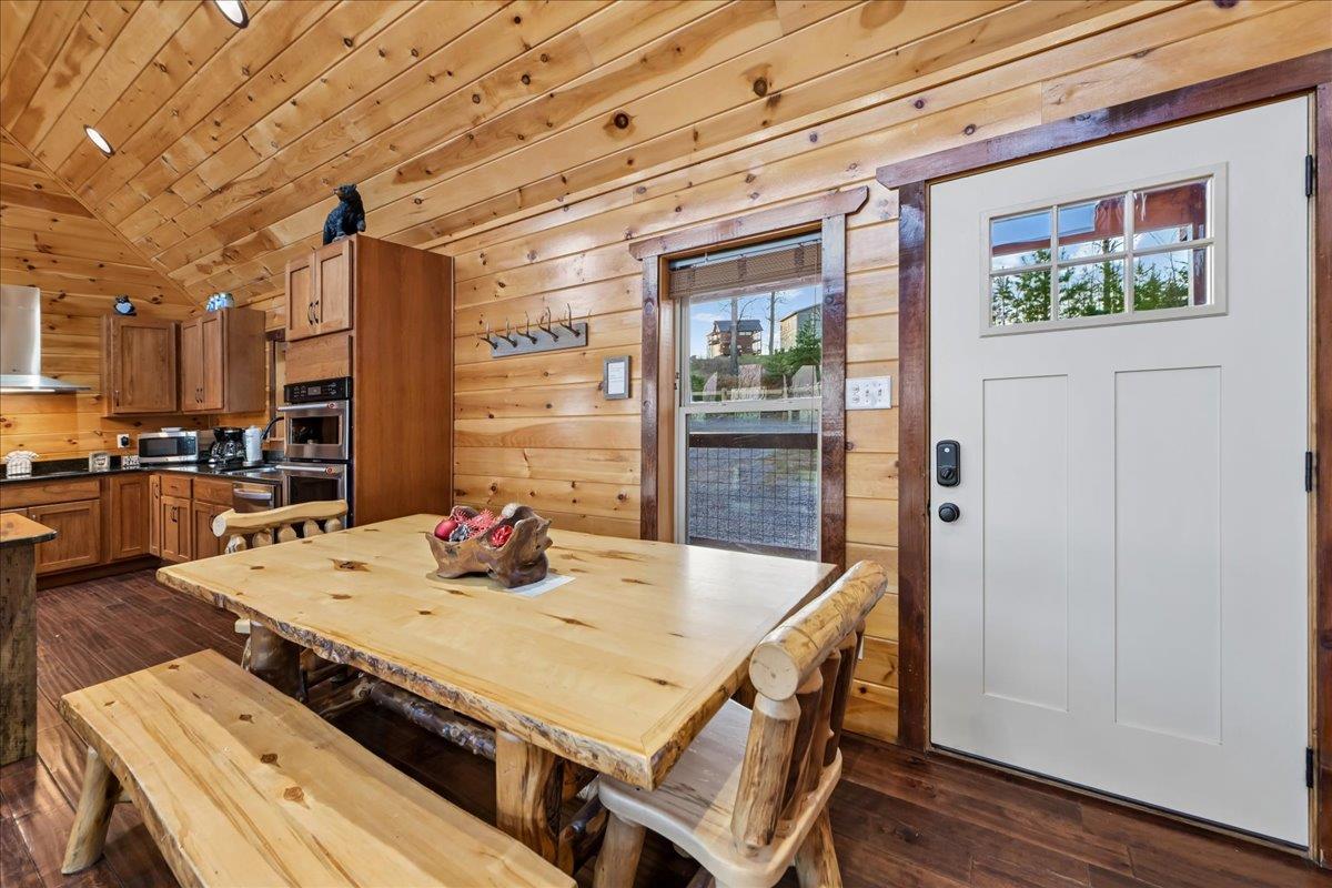 25Dining Room