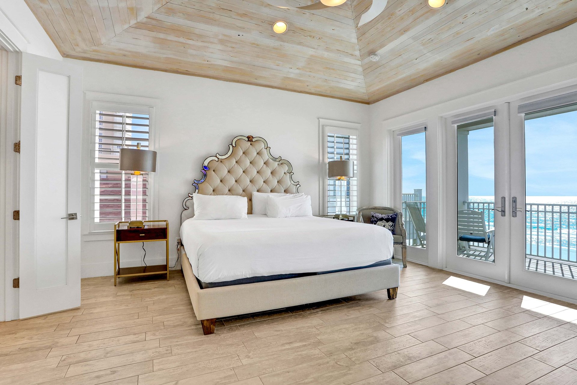 Tiffanys Beach Club 22