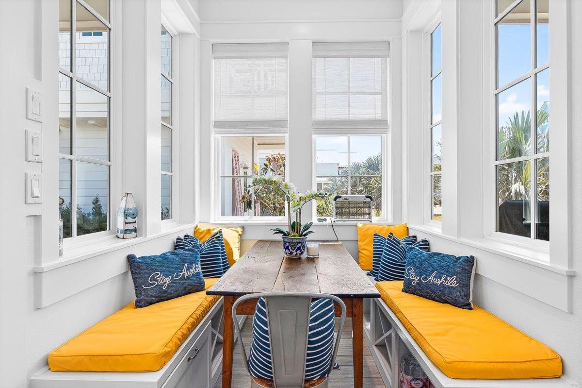 1st Floor, Breakfast Nook