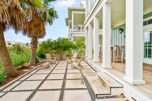 Lakeside Back Patio Lounge