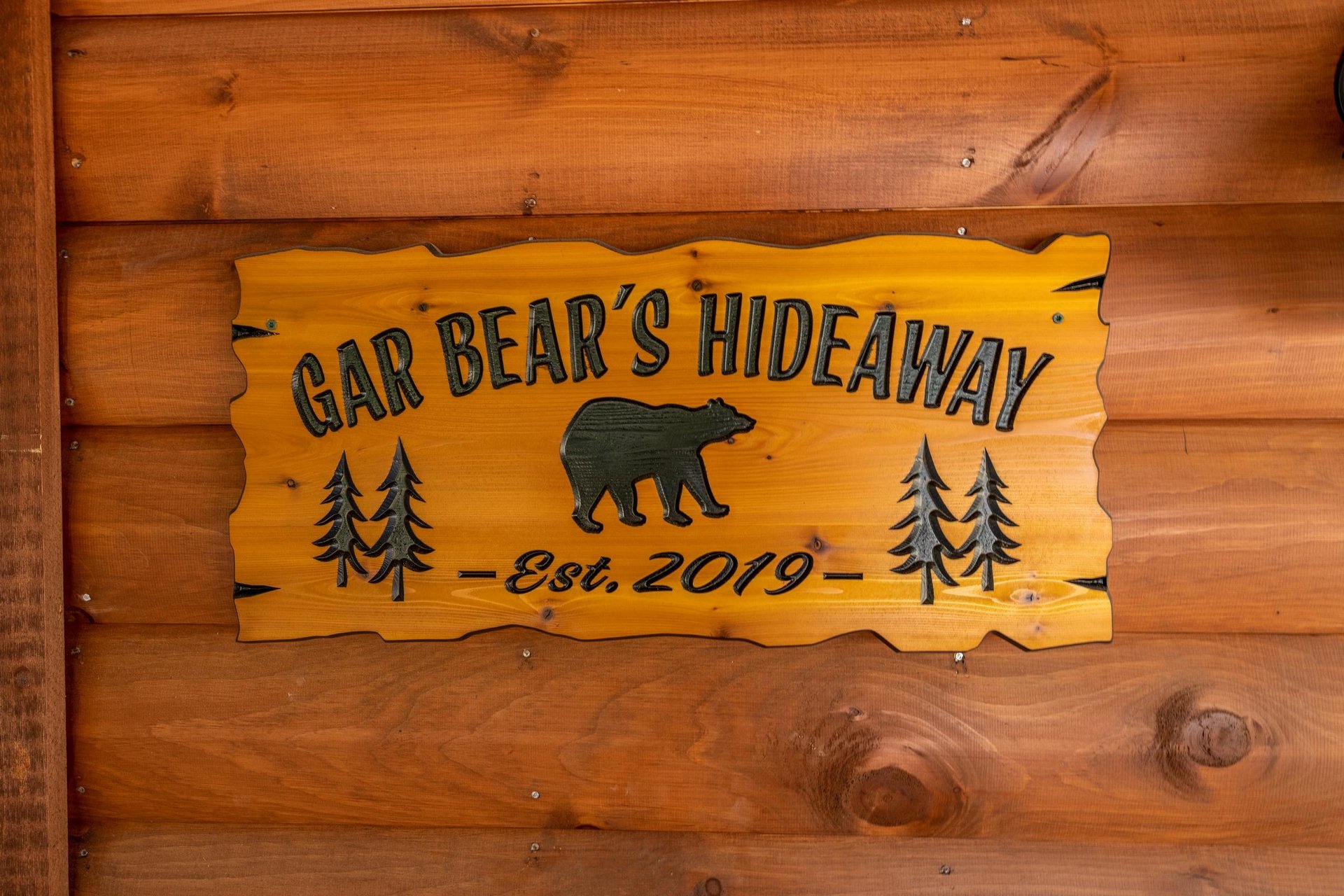Gar Bears Hideaway cabin sign
