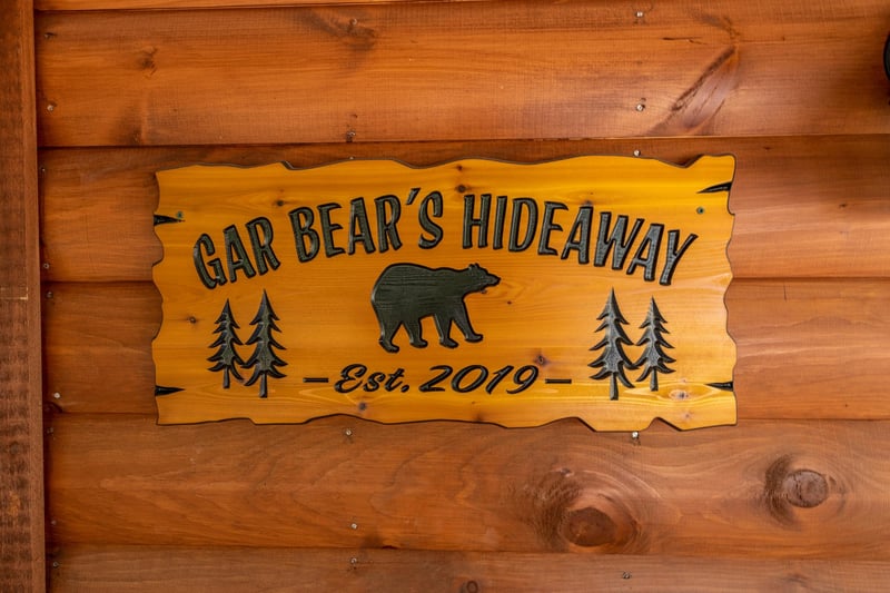 Gar Bears Hideaway cabin sign