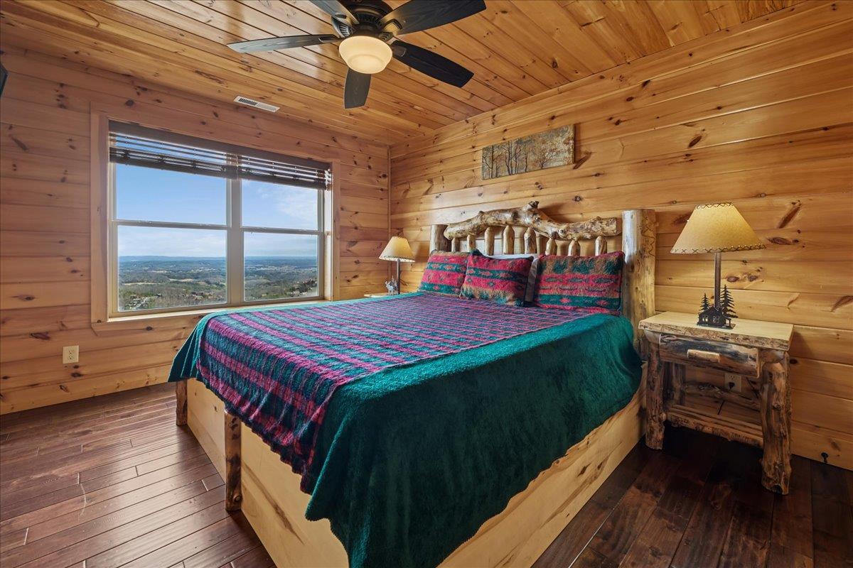 79King Bedroom Downstairs
