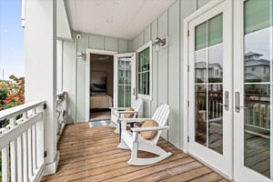Fenced Front Porch, 1st Floor