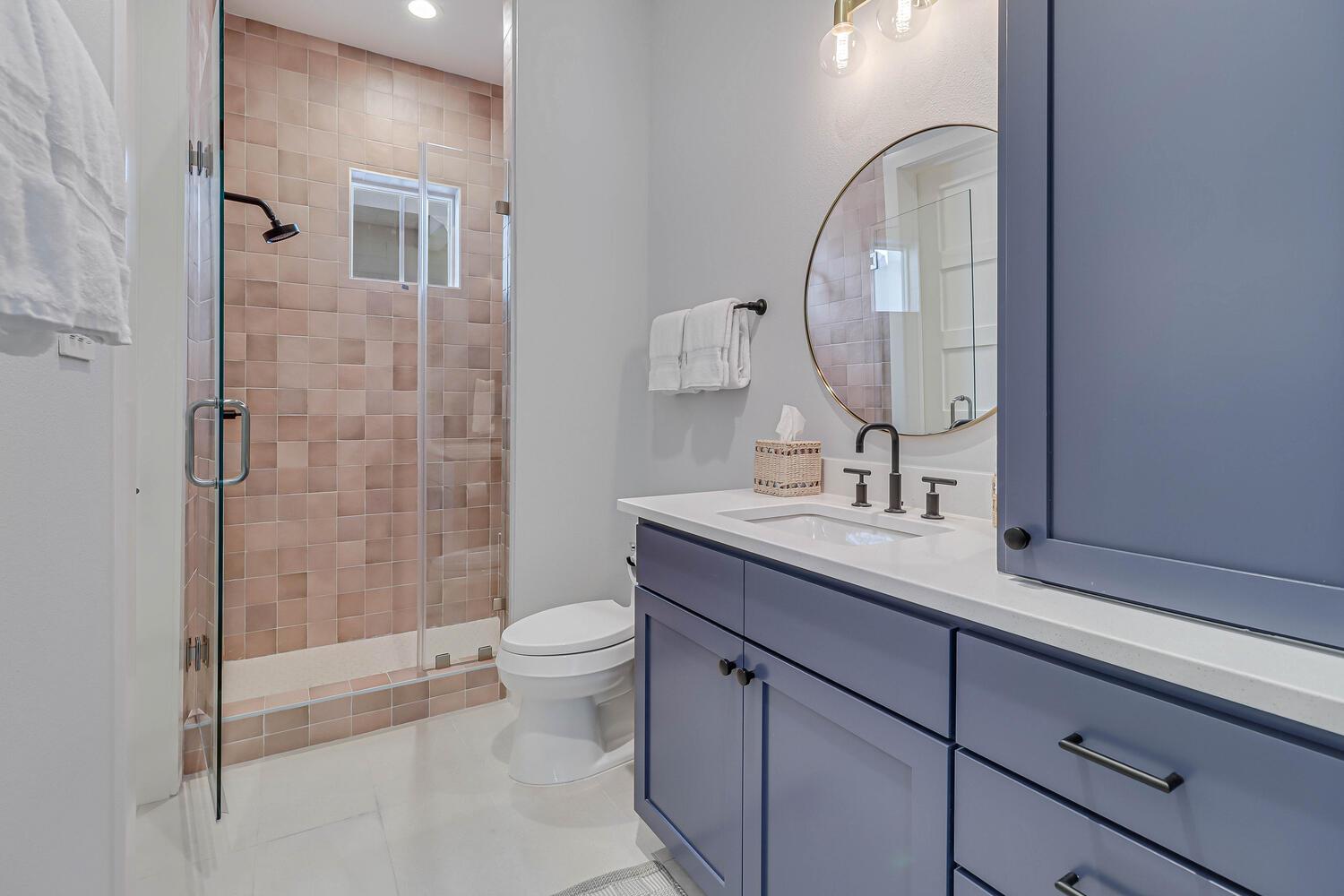 Shared Bathroom, 1st Floor