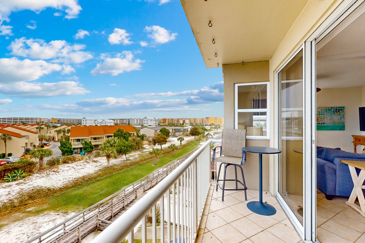 Palm Court Yacht Club 412 3