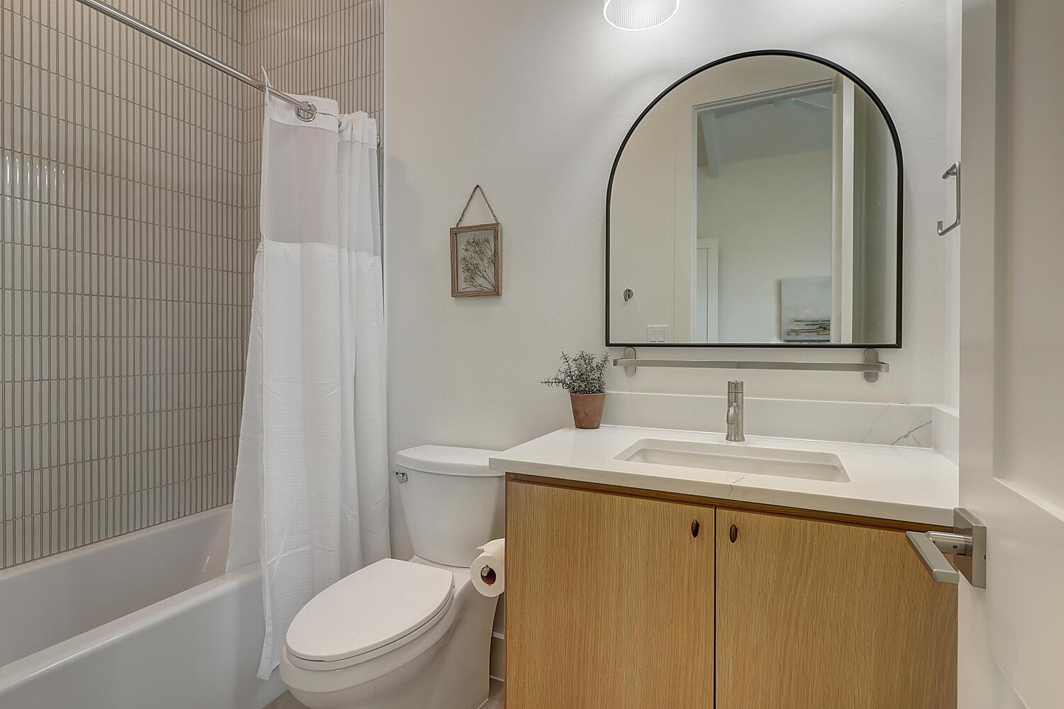 2nd Floor, Second King Bathroom