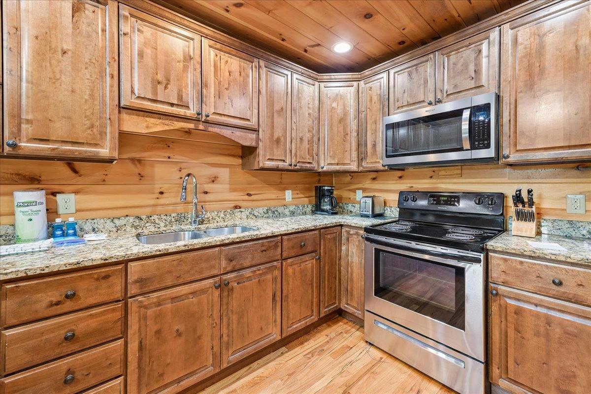 08Kitchen