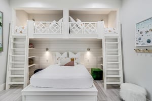 1st Floor Bunk Room with 2 Twins1 Queen