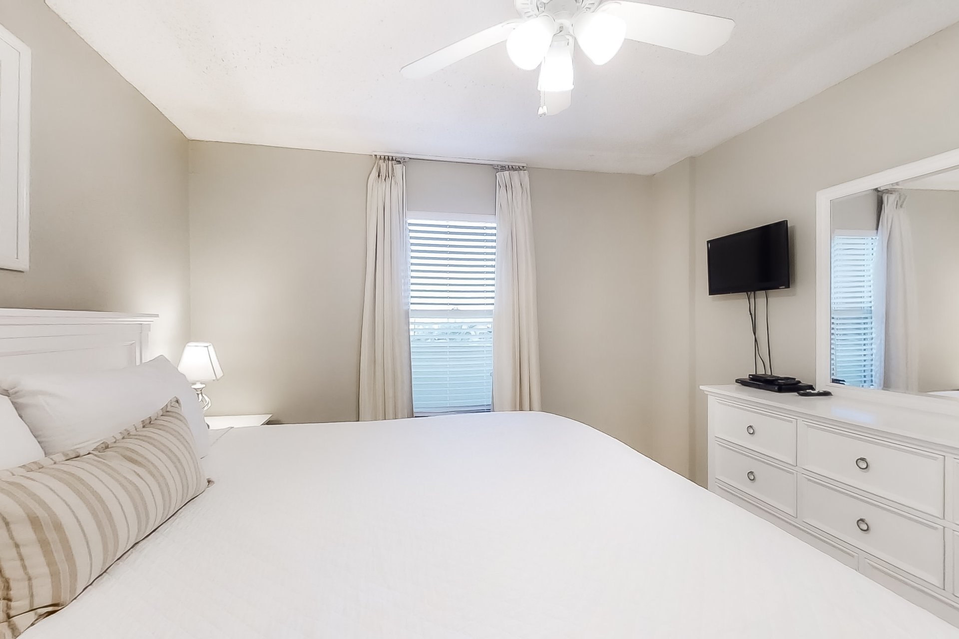 Pelican Beach Resort 210 9