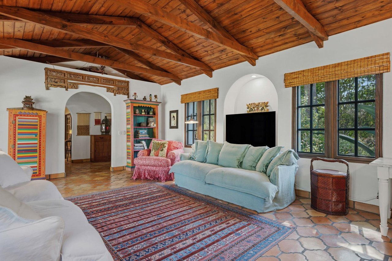 Ample seating, fireplace, and vaulted ceilings.