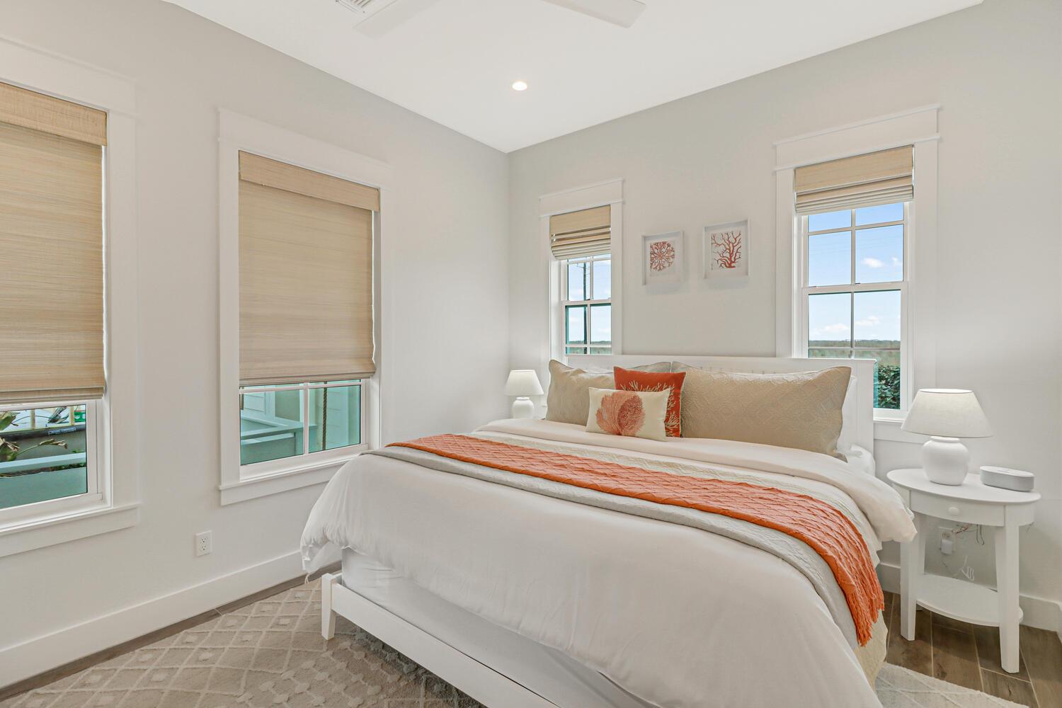 King Bedroom, 1st Floor