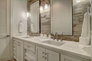 Primary King Bathroom, 1st Floor