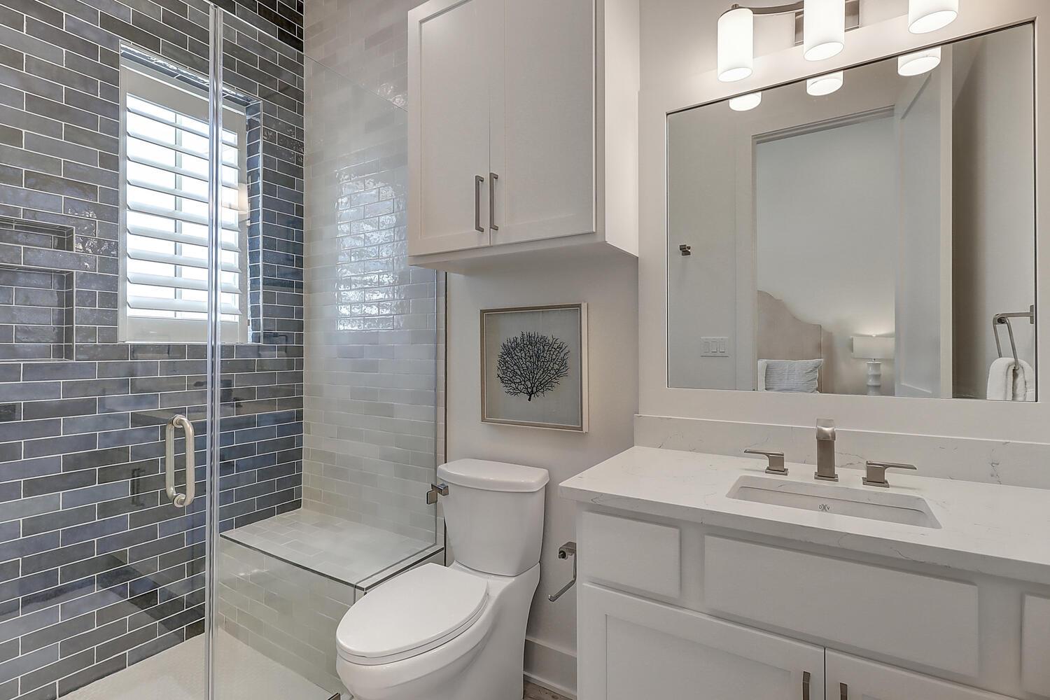 2nd Floor Left Queen Suite