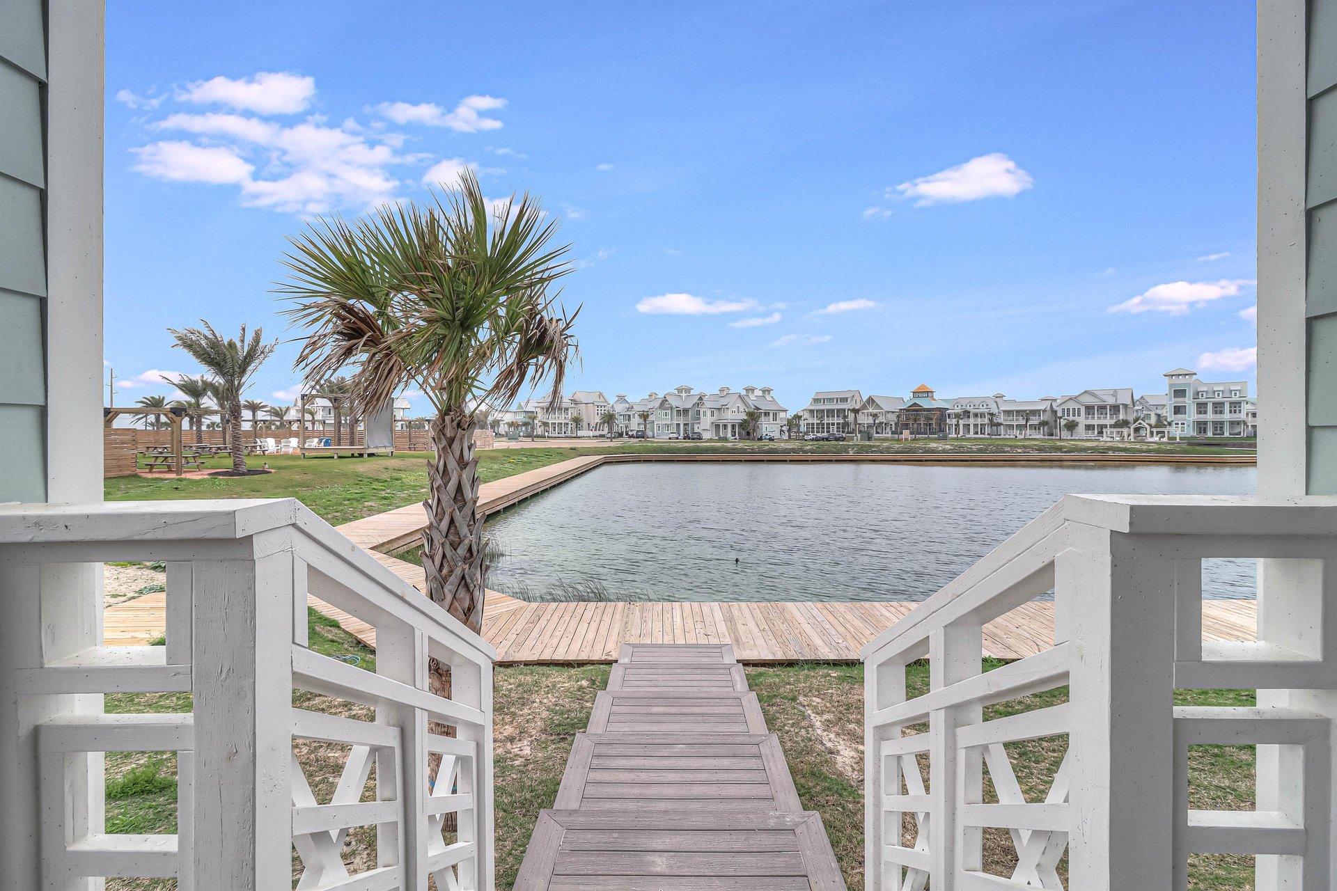 Private Access to Lake Boardwalk, 1st Floor