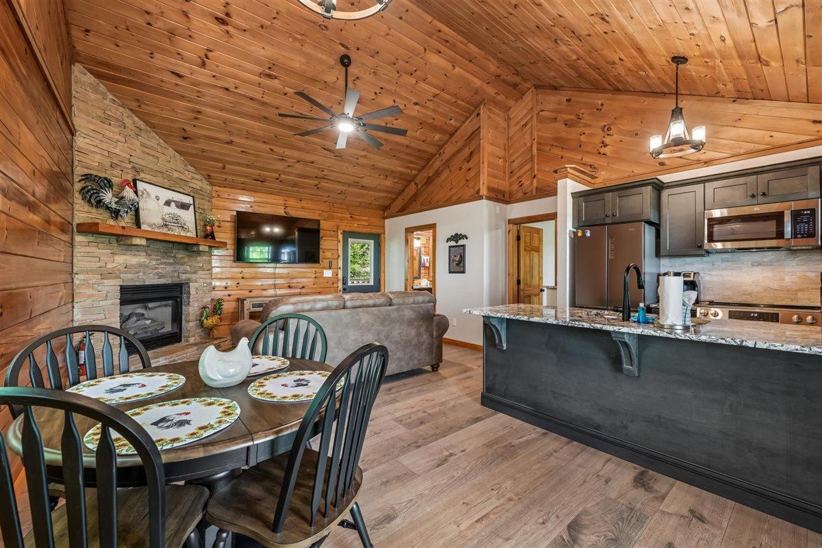 13Dining Room