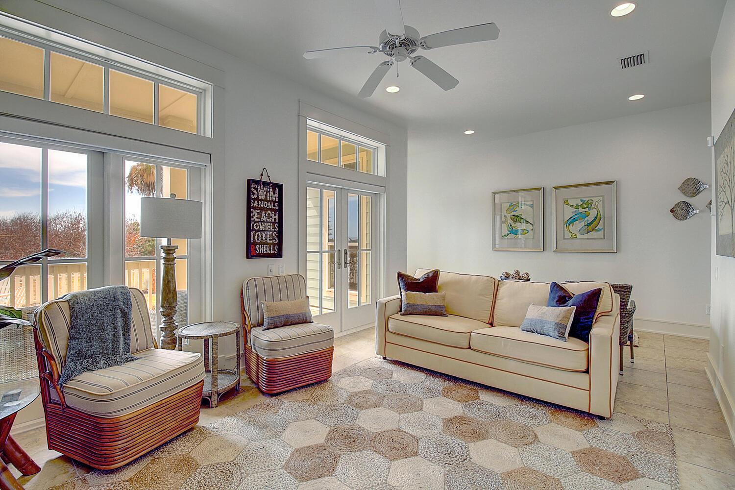 Sitting Area, 1st Floor