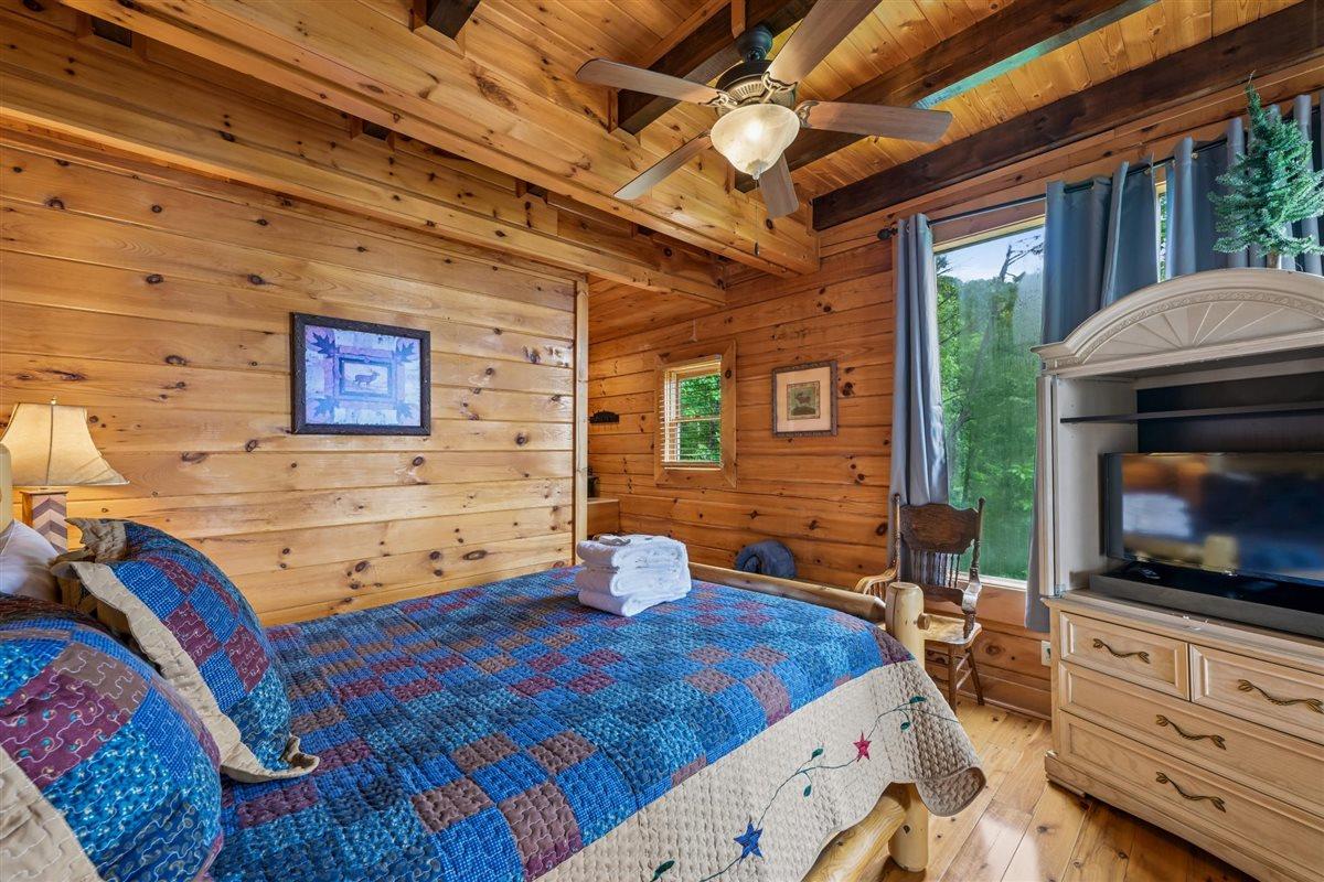 032Bedroom