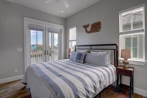 King Bedroom, 2nd Floor