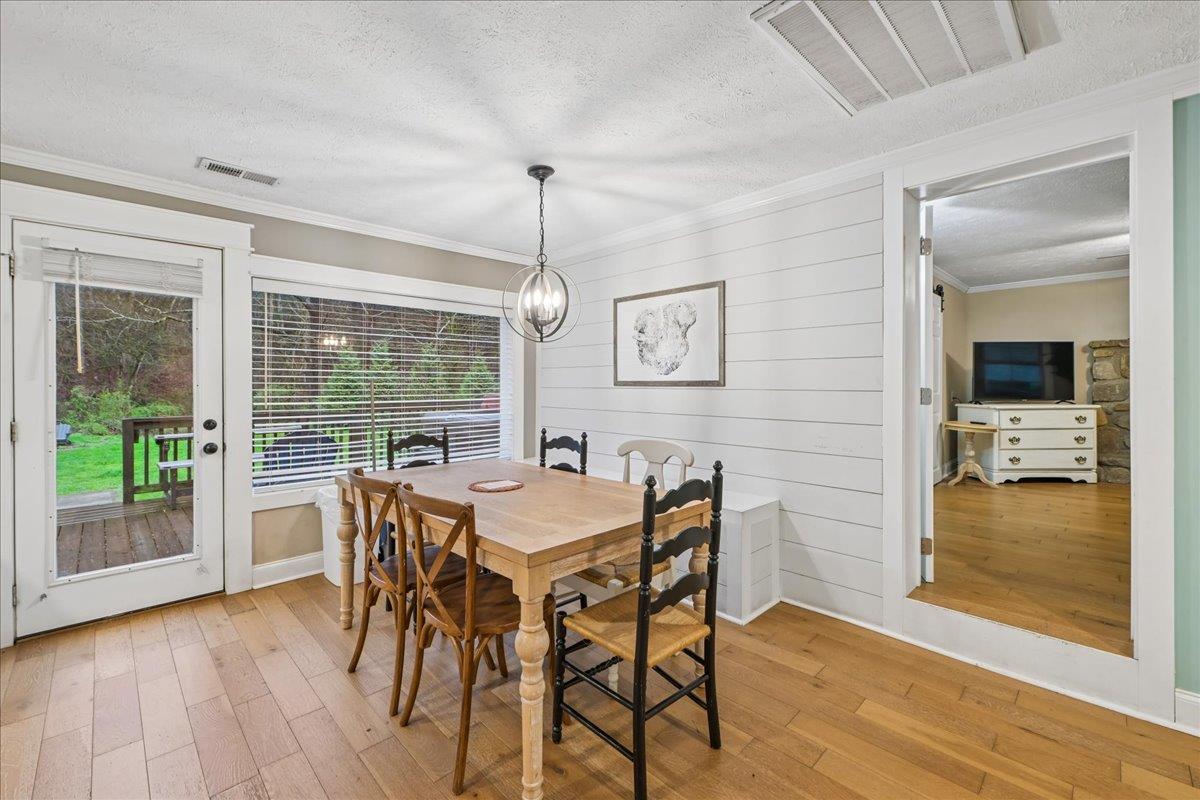 26Dining Room