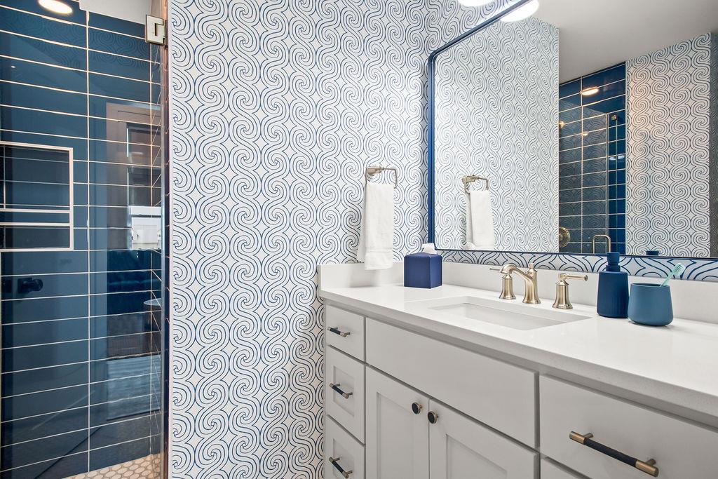 Shared Bathroom, 3rd Floor