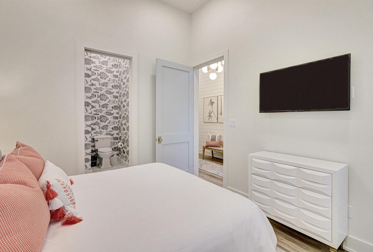 Queen Bedroom Suite, 1st Floor