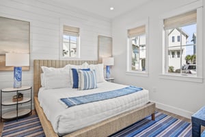 King Bedroom, 1st Floor