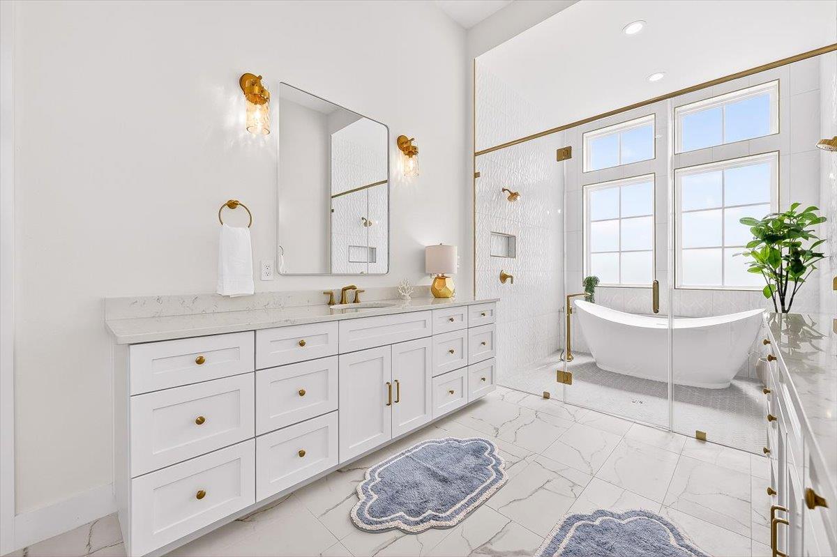 2nd Floor, Primary King Bathroom