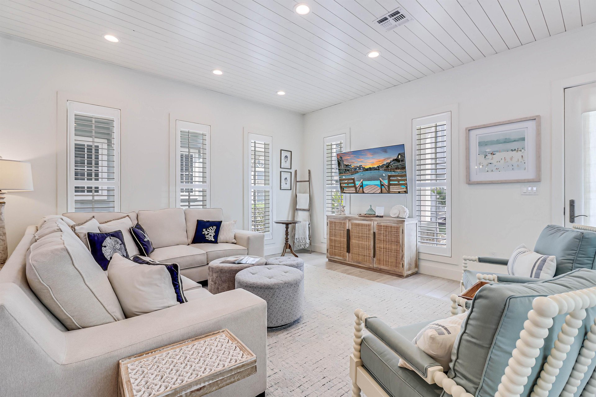 Living Area, 1st Floor