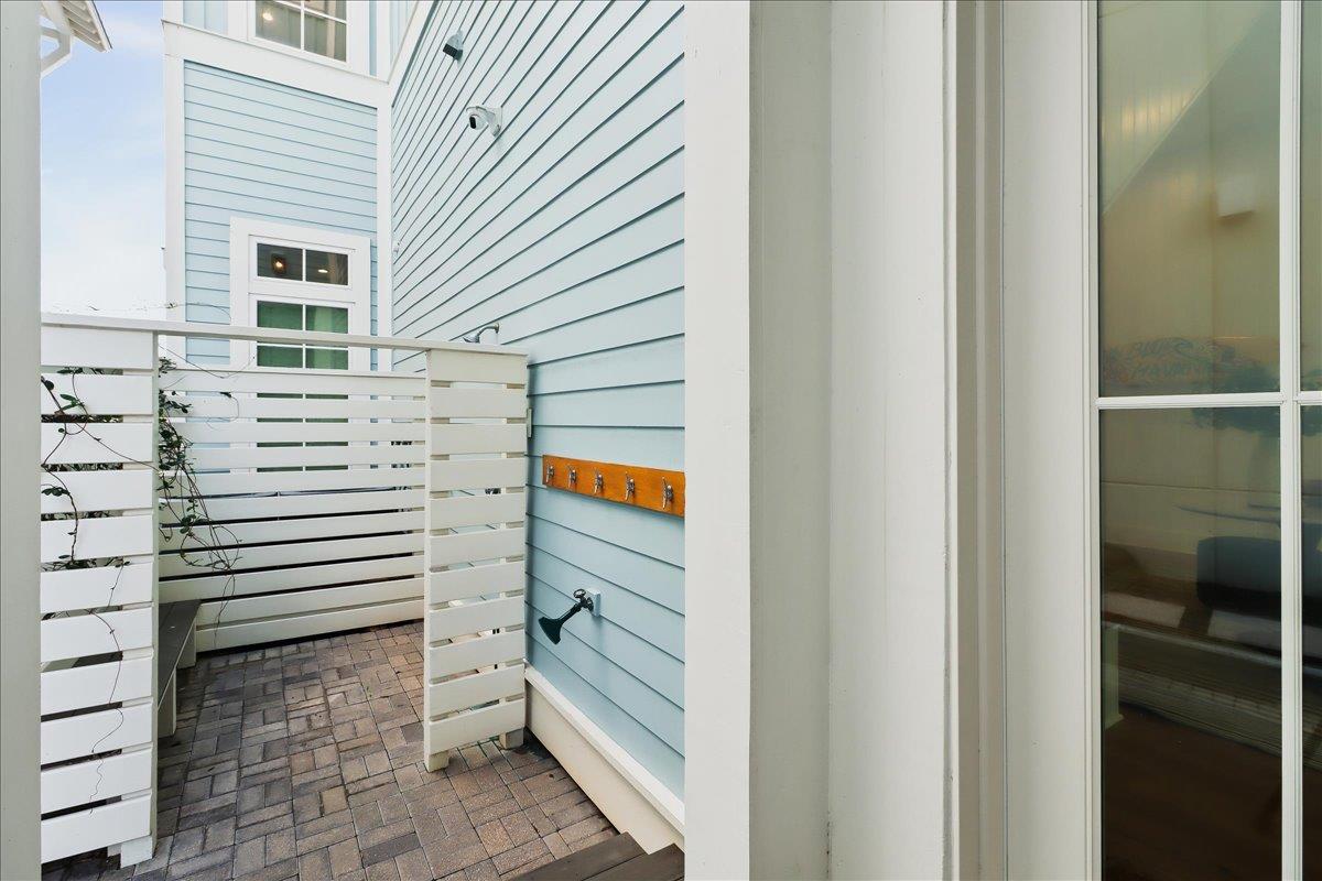 1st Floor, Outdoor Shower