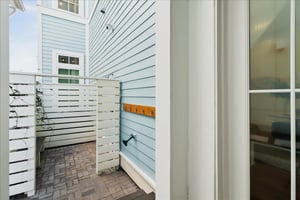 1st Floor, Outdoor Shower