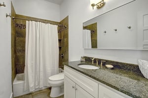 Lakeside King Bathroom, 1st Floor