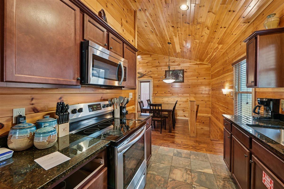 07Kitchen