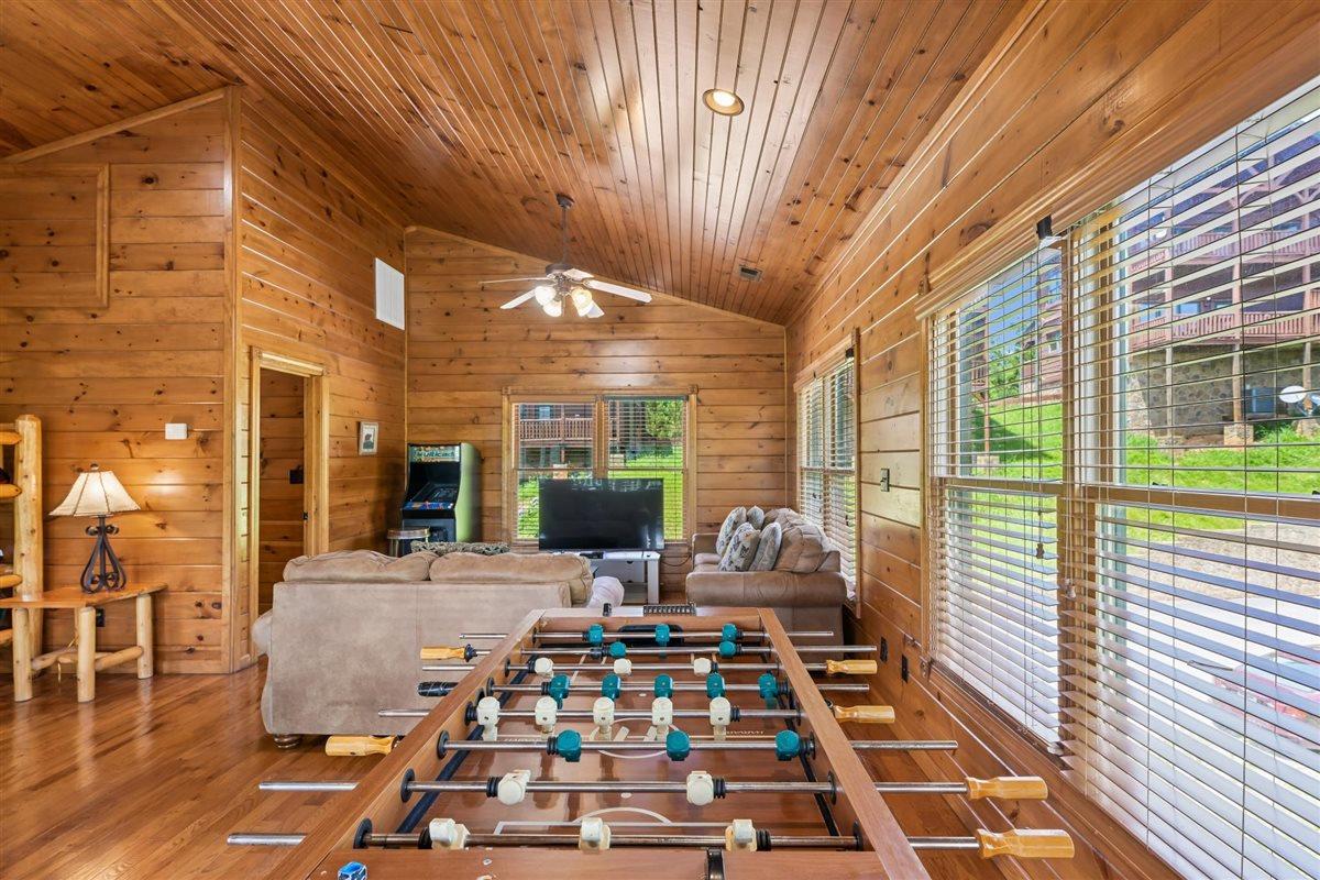 32Game Room