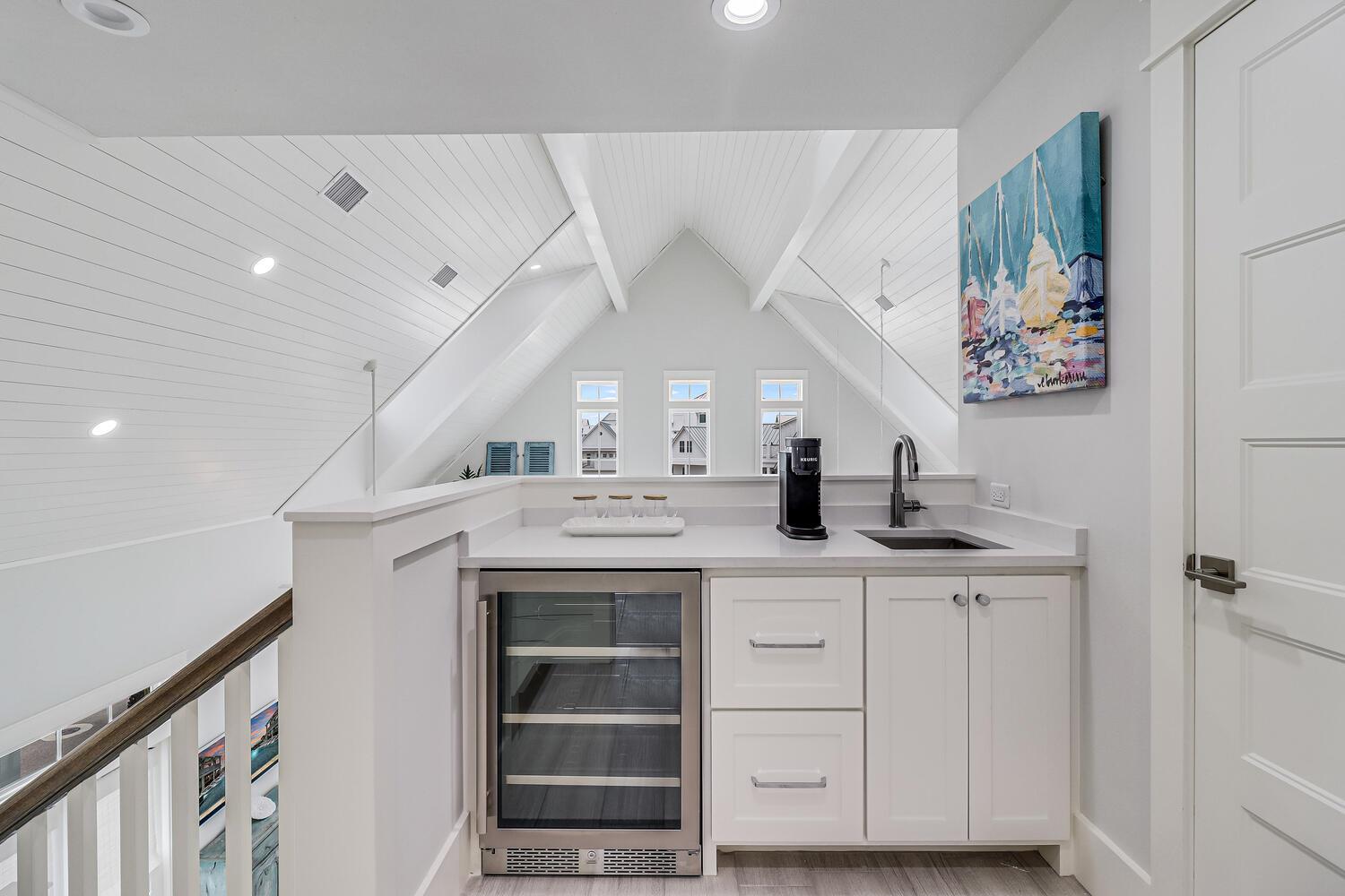 3rd Floor, Wet Bar