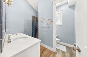 2nd Floor, Second King Bathroom