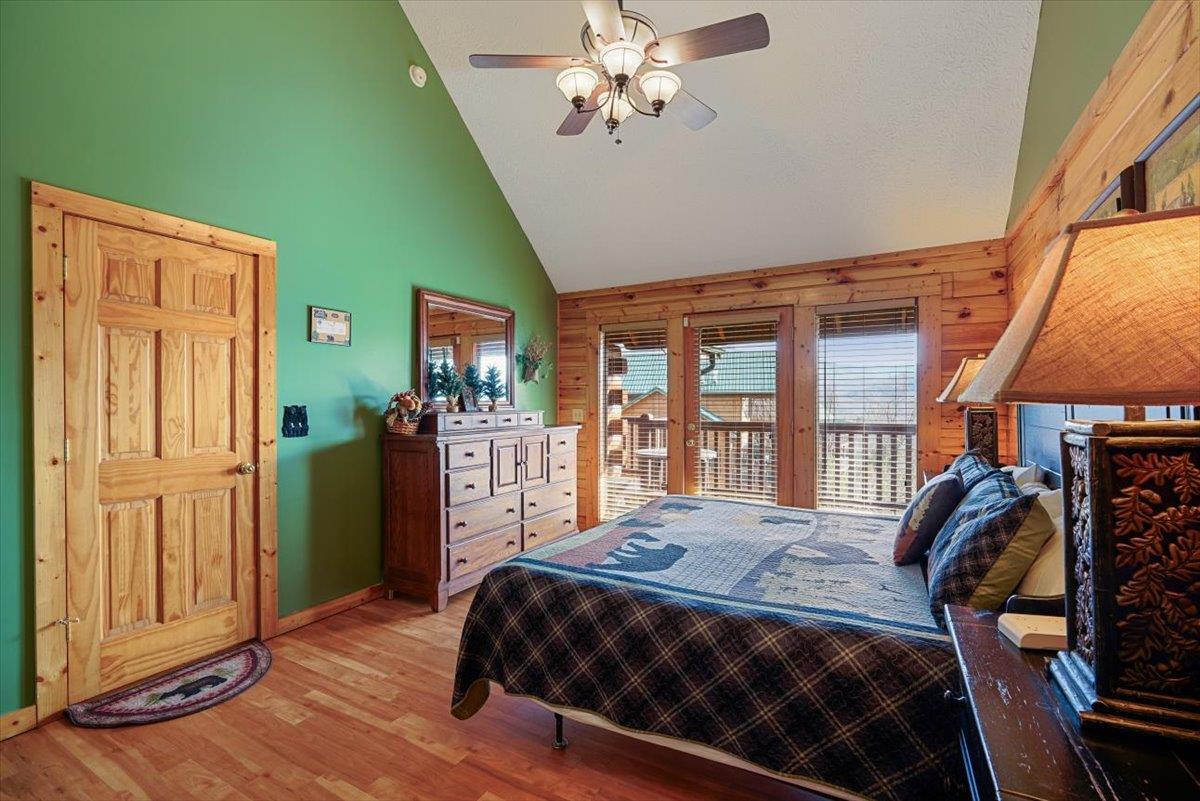 25Primary Bedroom
